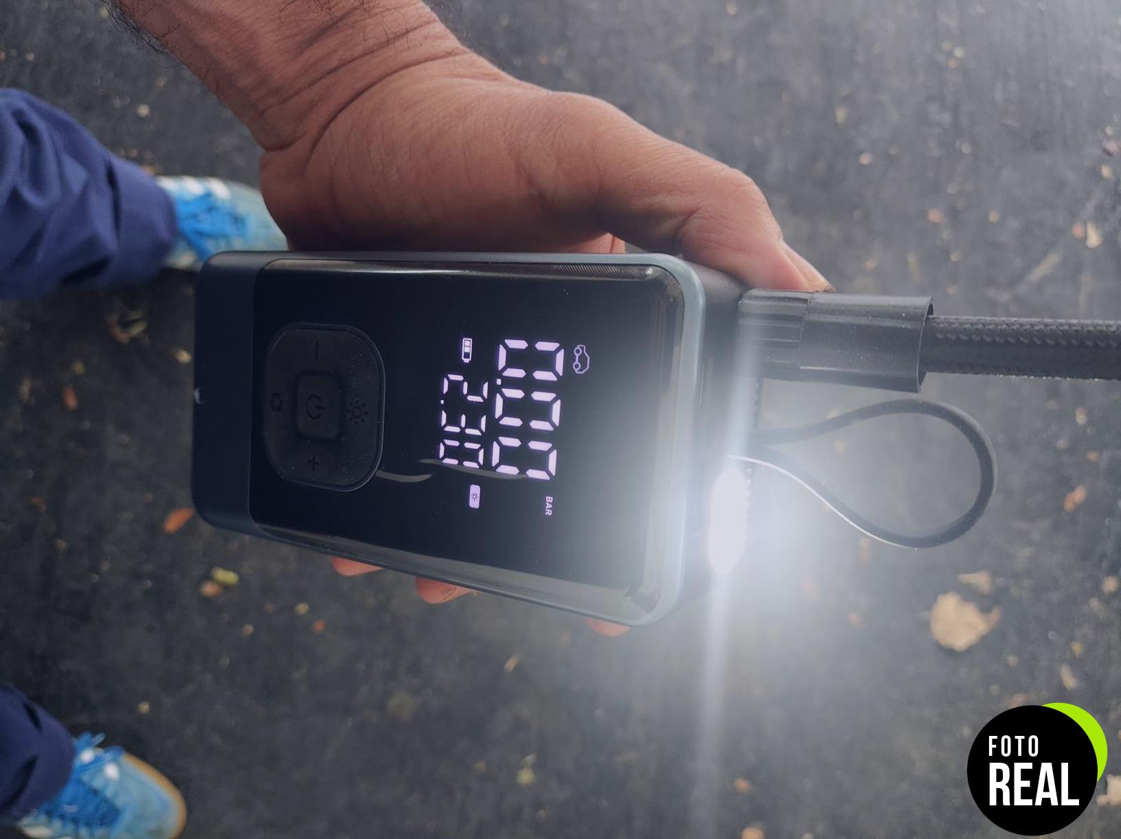 compresor-aire-portatil-inflador-2-en-1-6000mah-foto-2